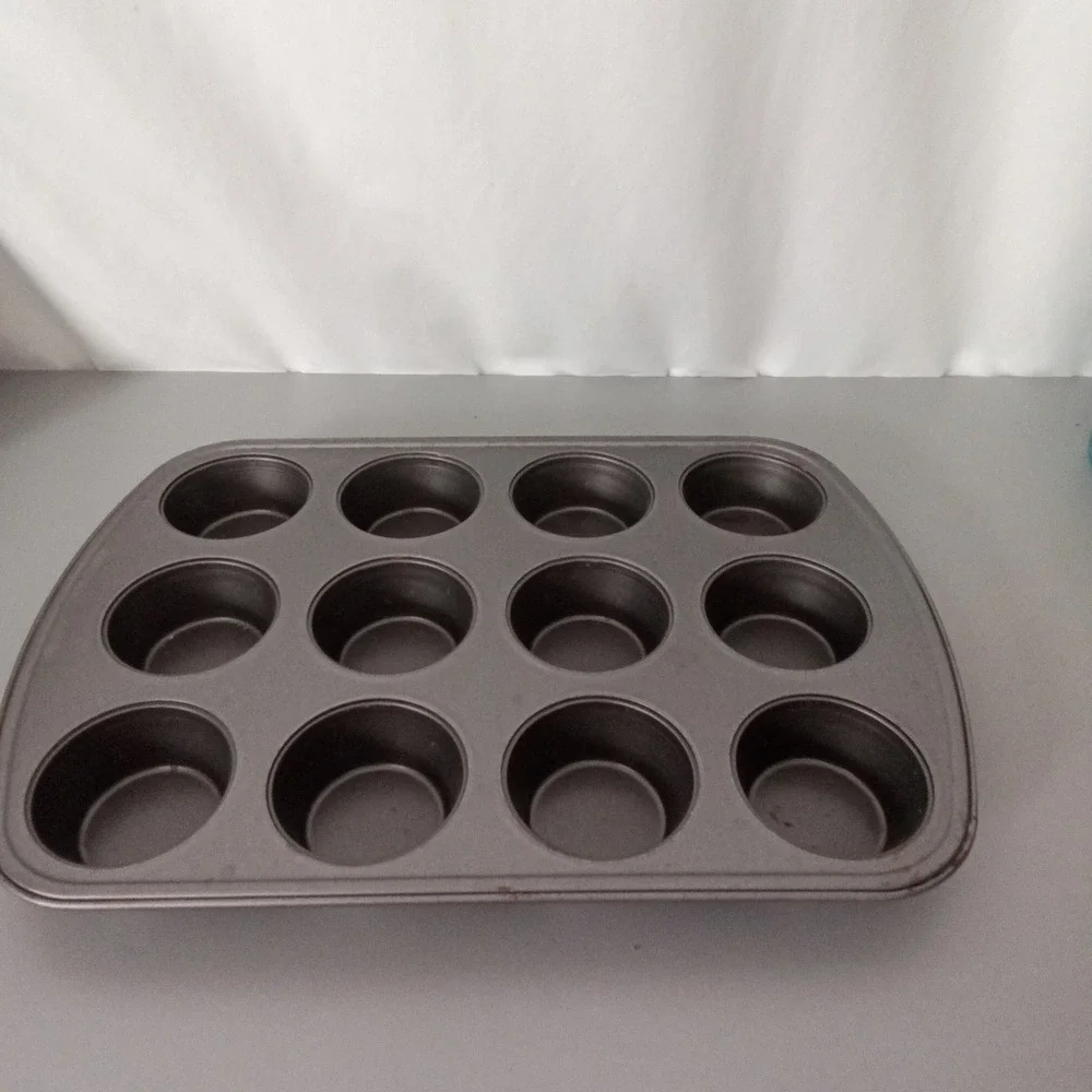 Dark Gray Nonstick 12 Cup Muffin Pan Cupcake Baking Tin 15.5 x 11 Inch